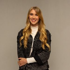 Meet your Posher, Chloe